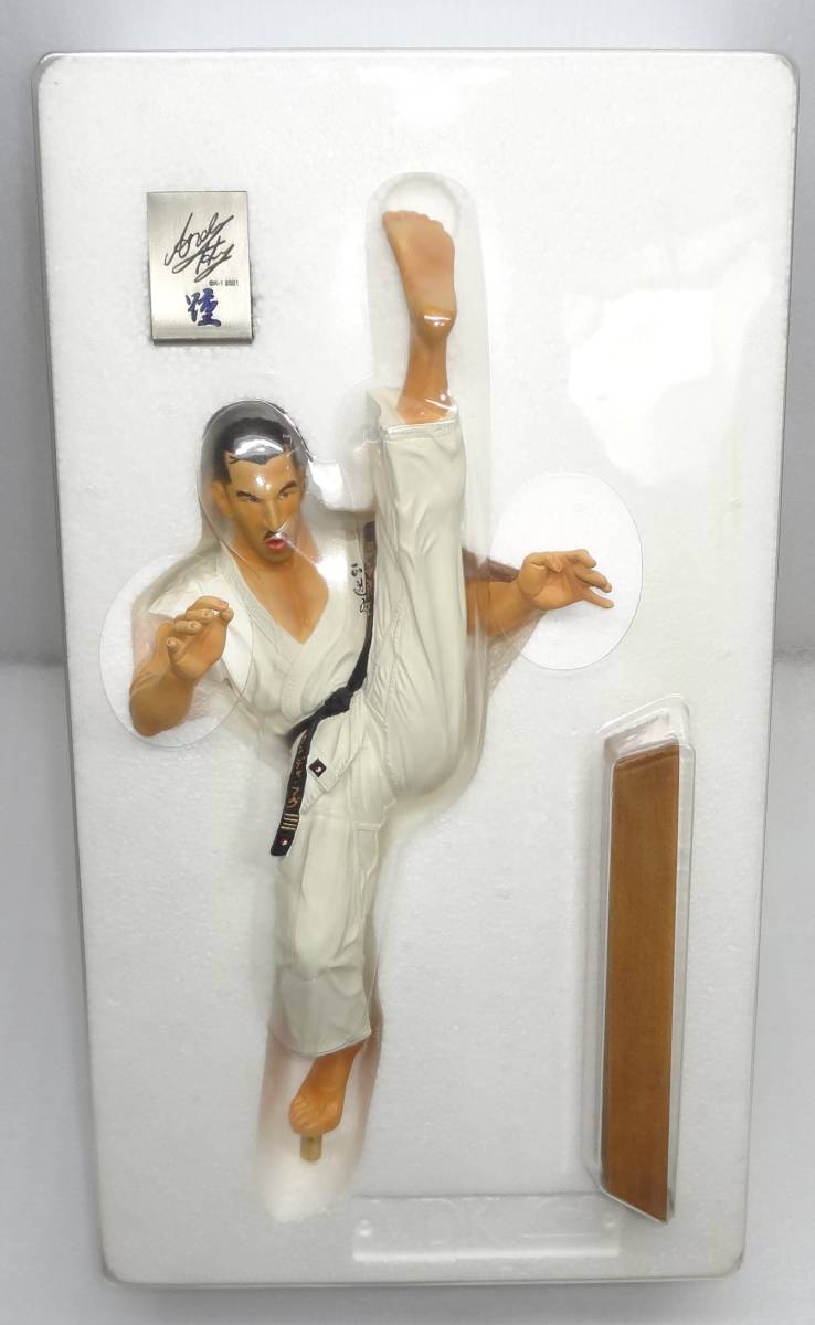 2001 K-1 HAO Collection Andy Hug Statue