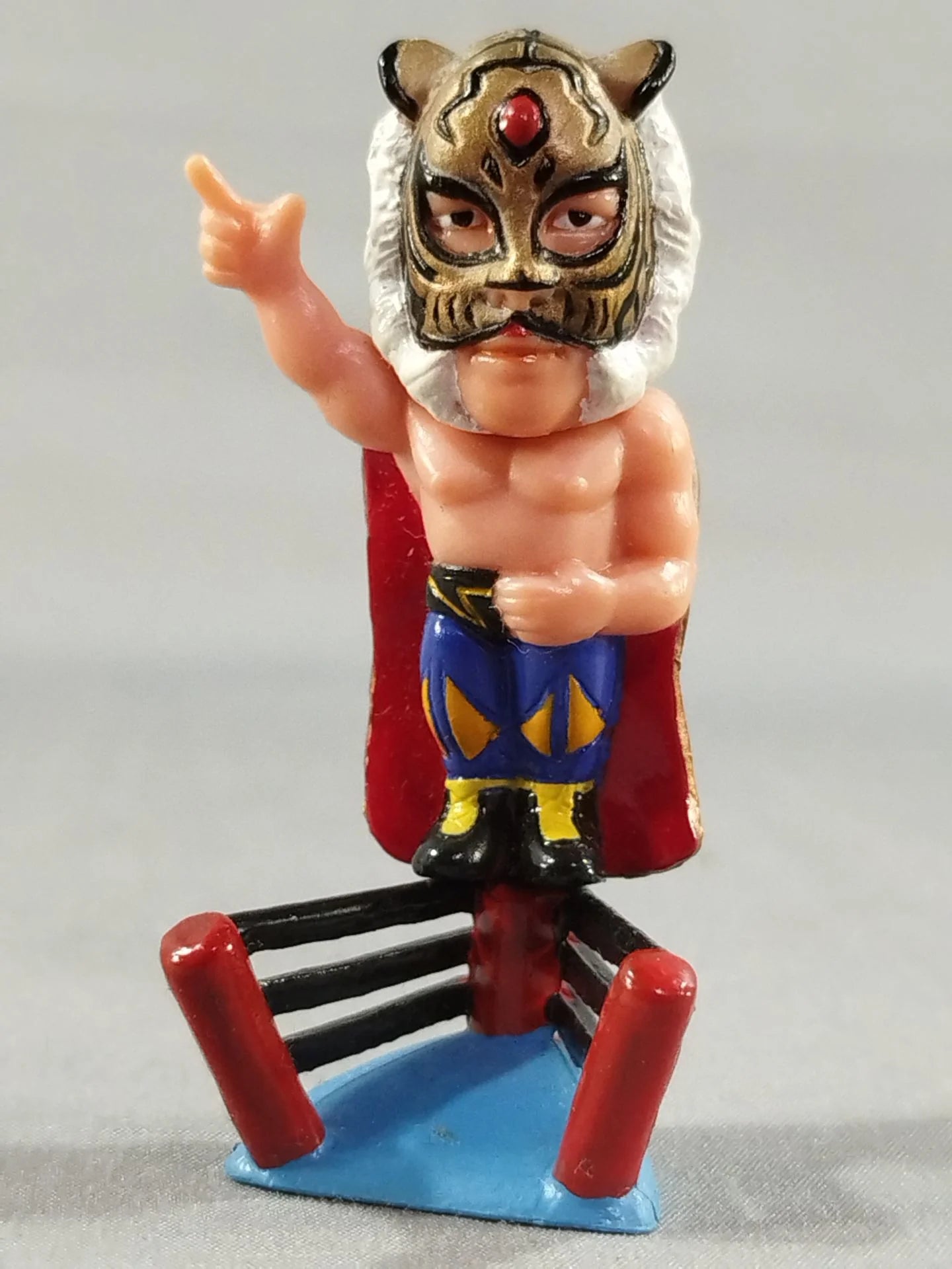 2005 CharaPro Mini Big Heads/Pro-Kaku Heroes Series 1 Tiger Mask [With Blue Pants, in Pointing Pose]