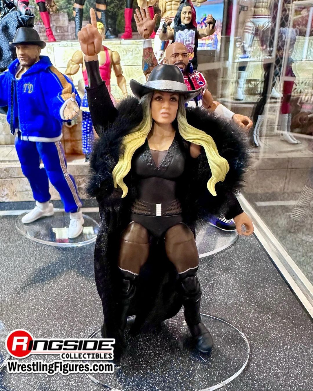 Mattel WWE Elite Collection - Action Figure Trish Stratus 15cm Con Accessori, 25 Punti Di Articolazione