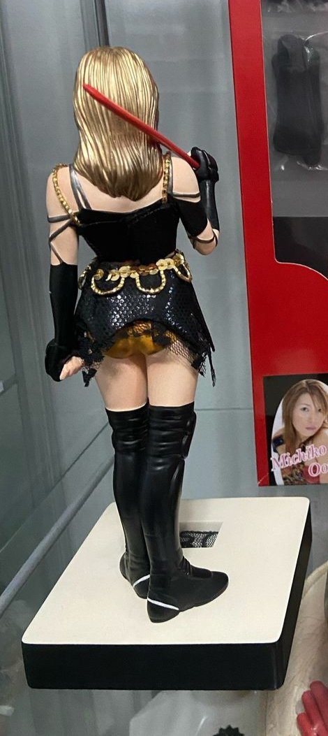 Michiko Oomukai Statue