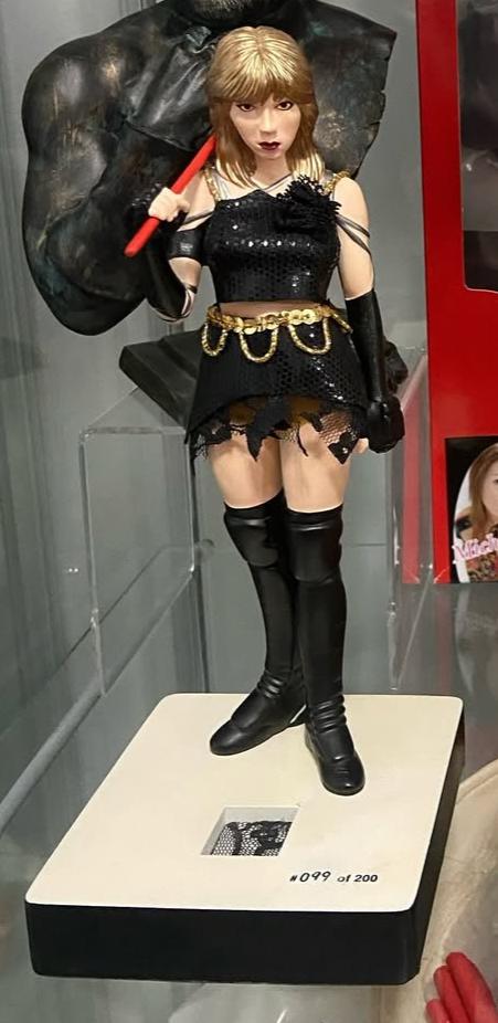 Michiko Oomukai Statue