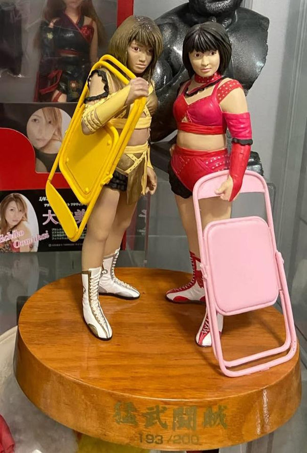 Mima Shimoda & Etsuko Mita [Las Cachorras Orientales] Statue ...
